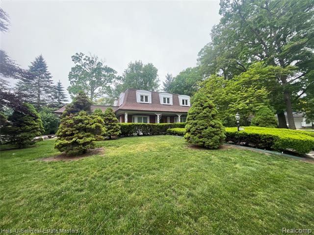 Property Photo: 3015 E Village Lane MI 48060
