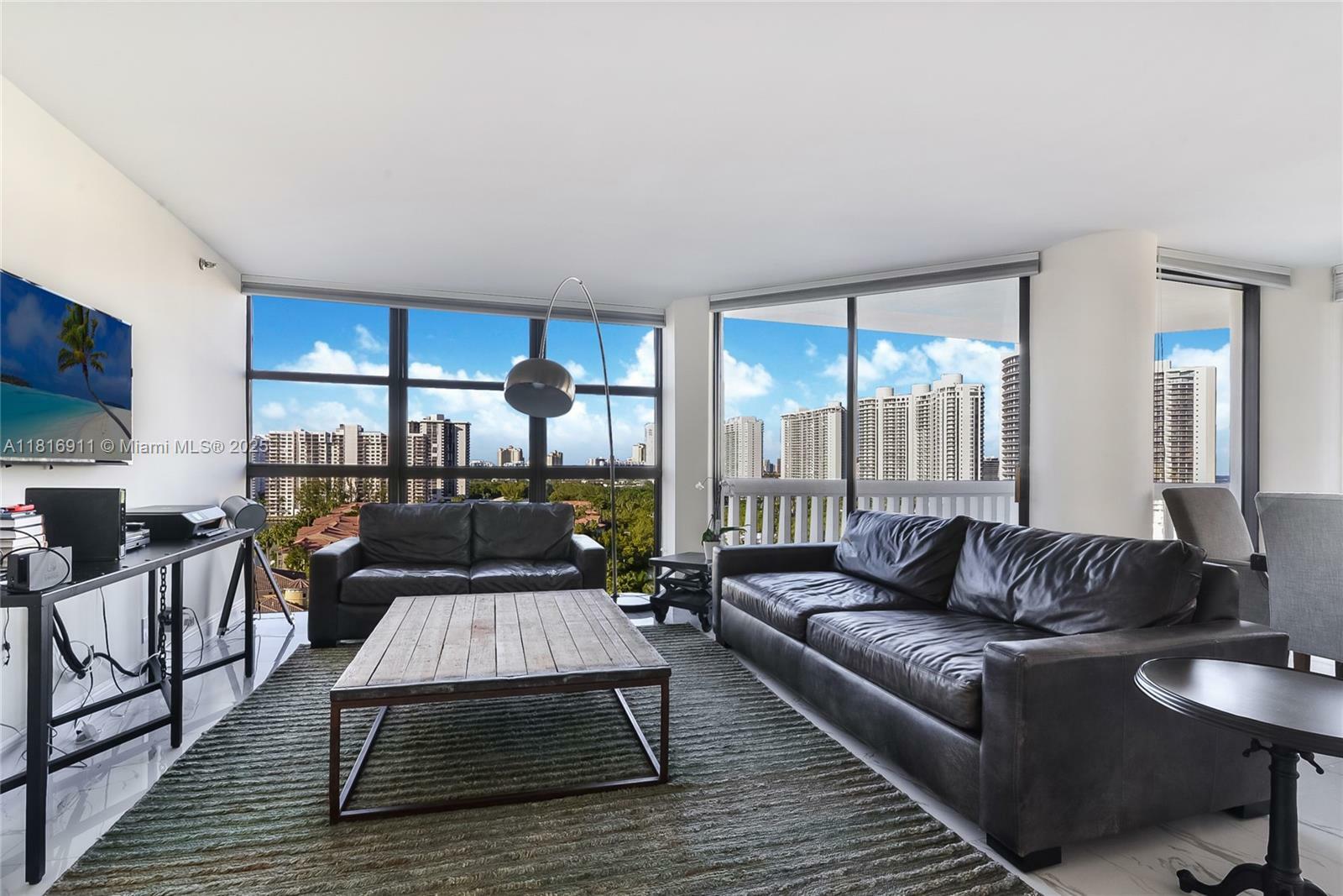 Property Photo: 1000 W Island Blvd 1404 FL 33160