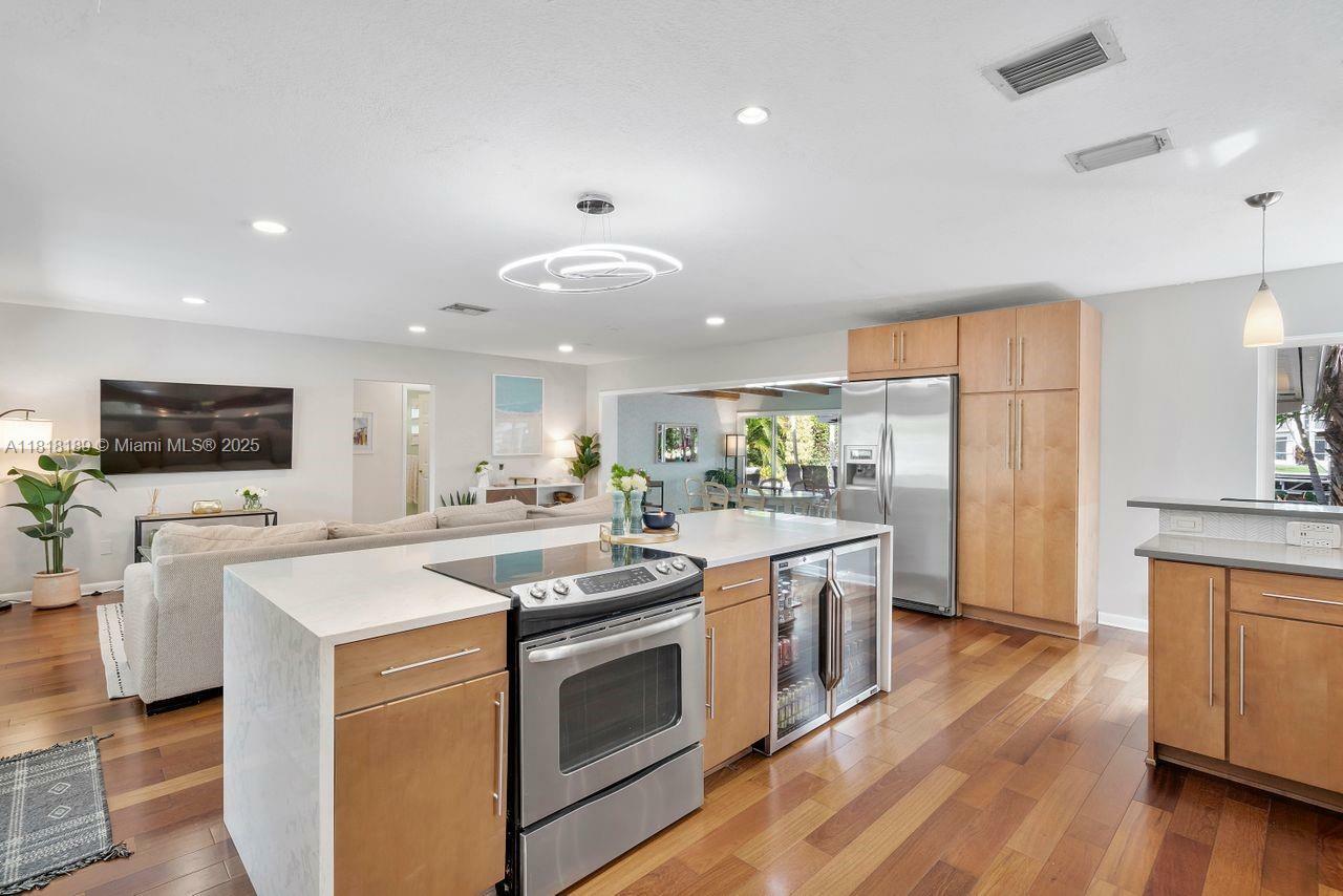 Property Photo: 2837 NE 17th Ave FL 33334
