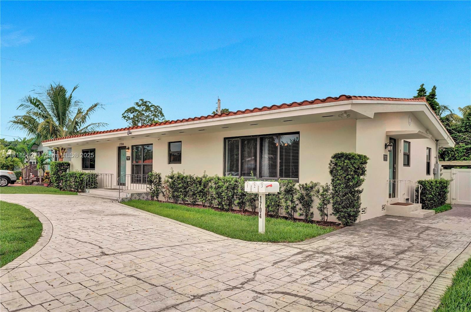 Property Photo: 1704 Rodman St 2 FL 33020