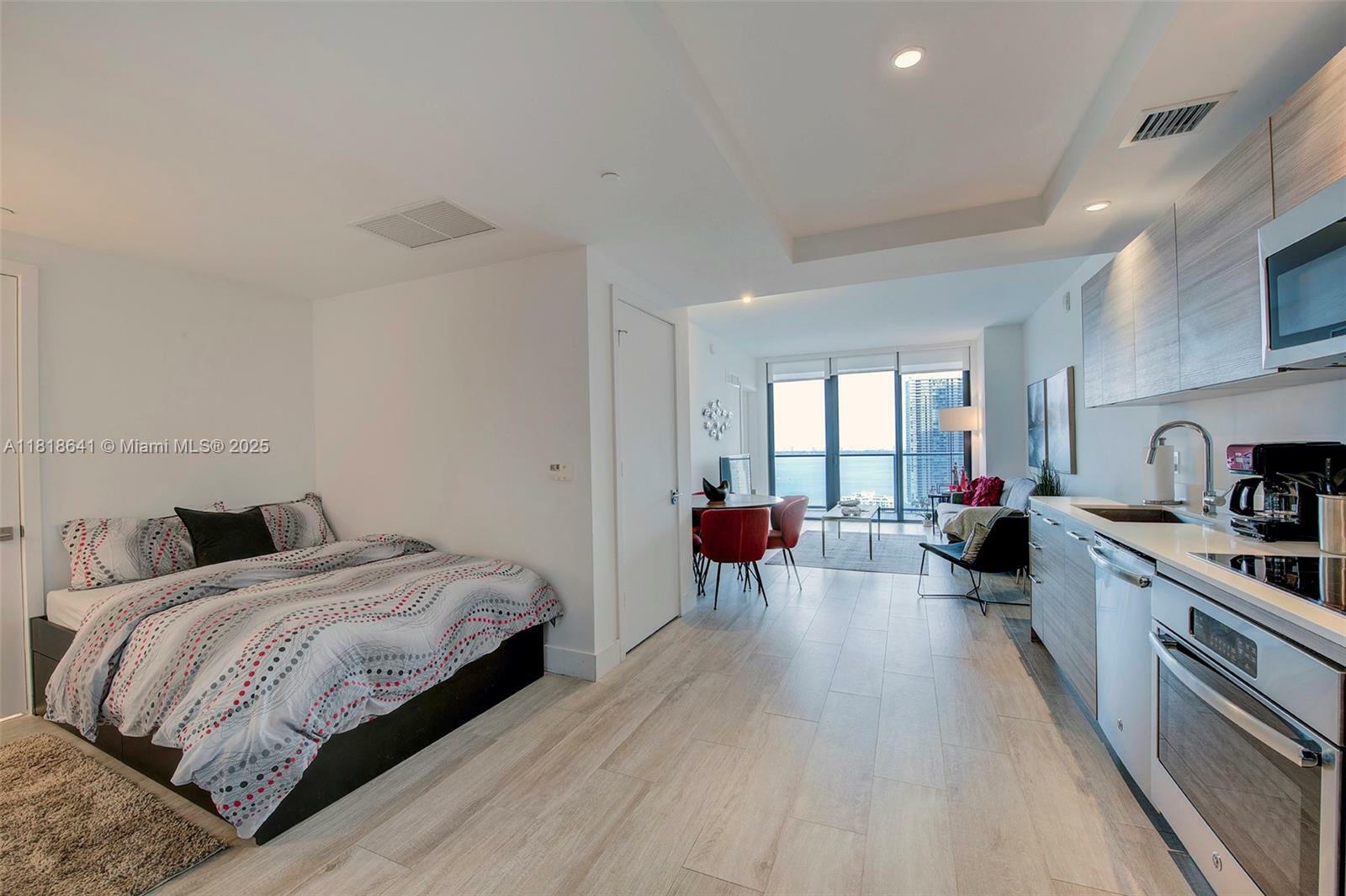 Property Photo: 121 NE 34th St 3006 FL 33137