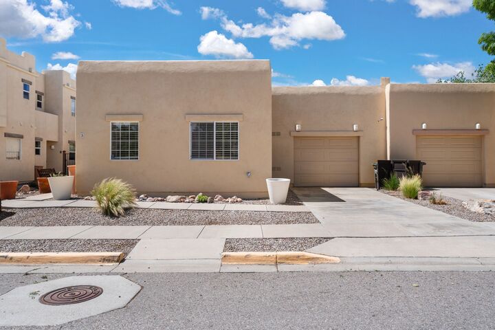 Property Photo: 3 Canyon Cliff Dr NM 87508
