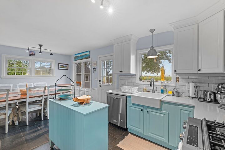 Property Photo:  52 Seaside Avenue  CT 06437