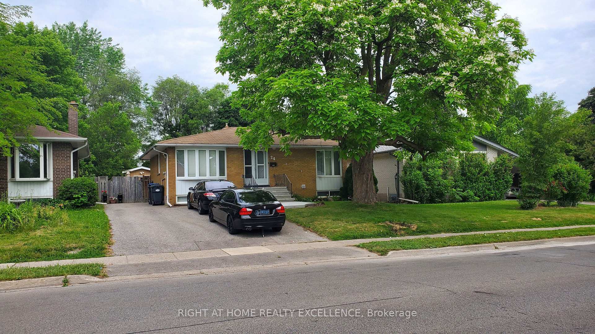 Property Photo: 24 Flowertown Avenue ON L6X 2K2