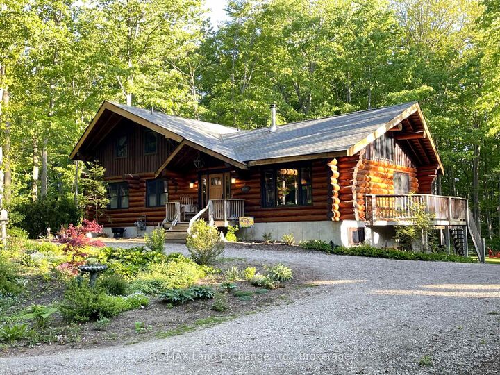 Property Photo:  3 Green Brae Crescent  ON N2Z 0B3