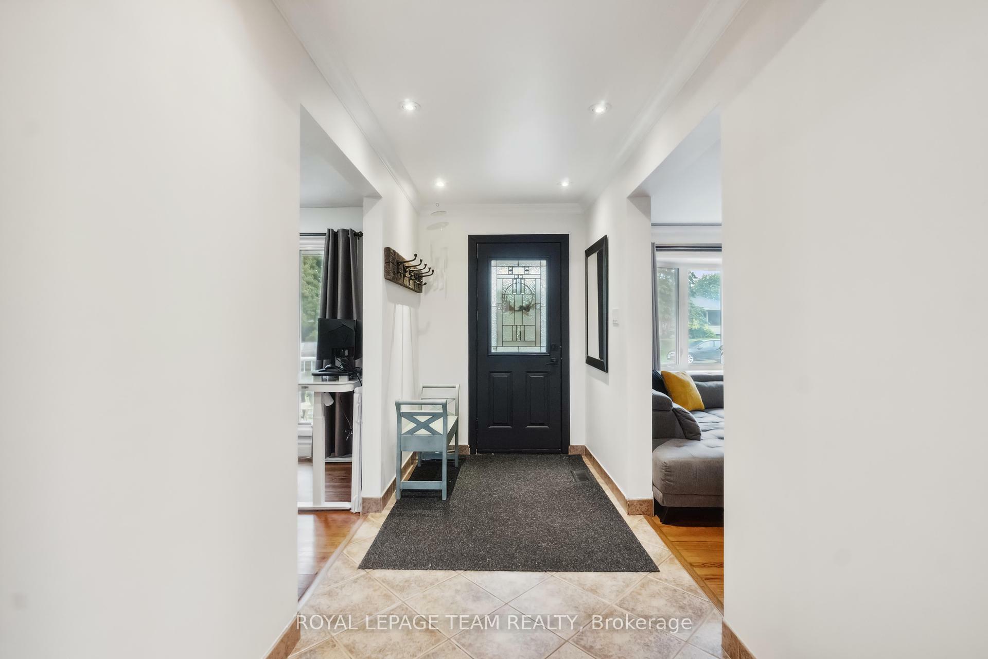 Property Photo: 80 David Drive ON K2G 2N5