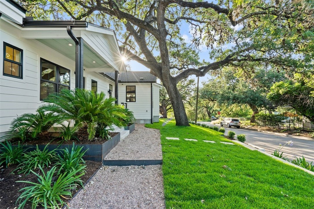Property Photo:  1801 Alta Vista Avenue B  TX 78704 