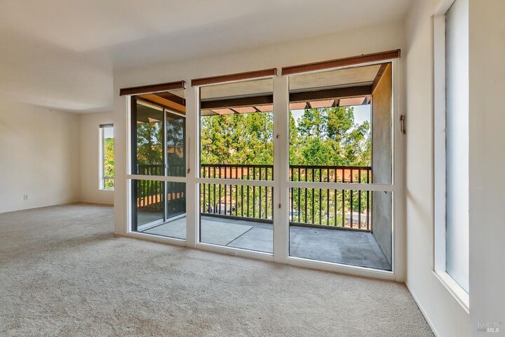 Property Photo:  94 Forest Lane  CA 94903 