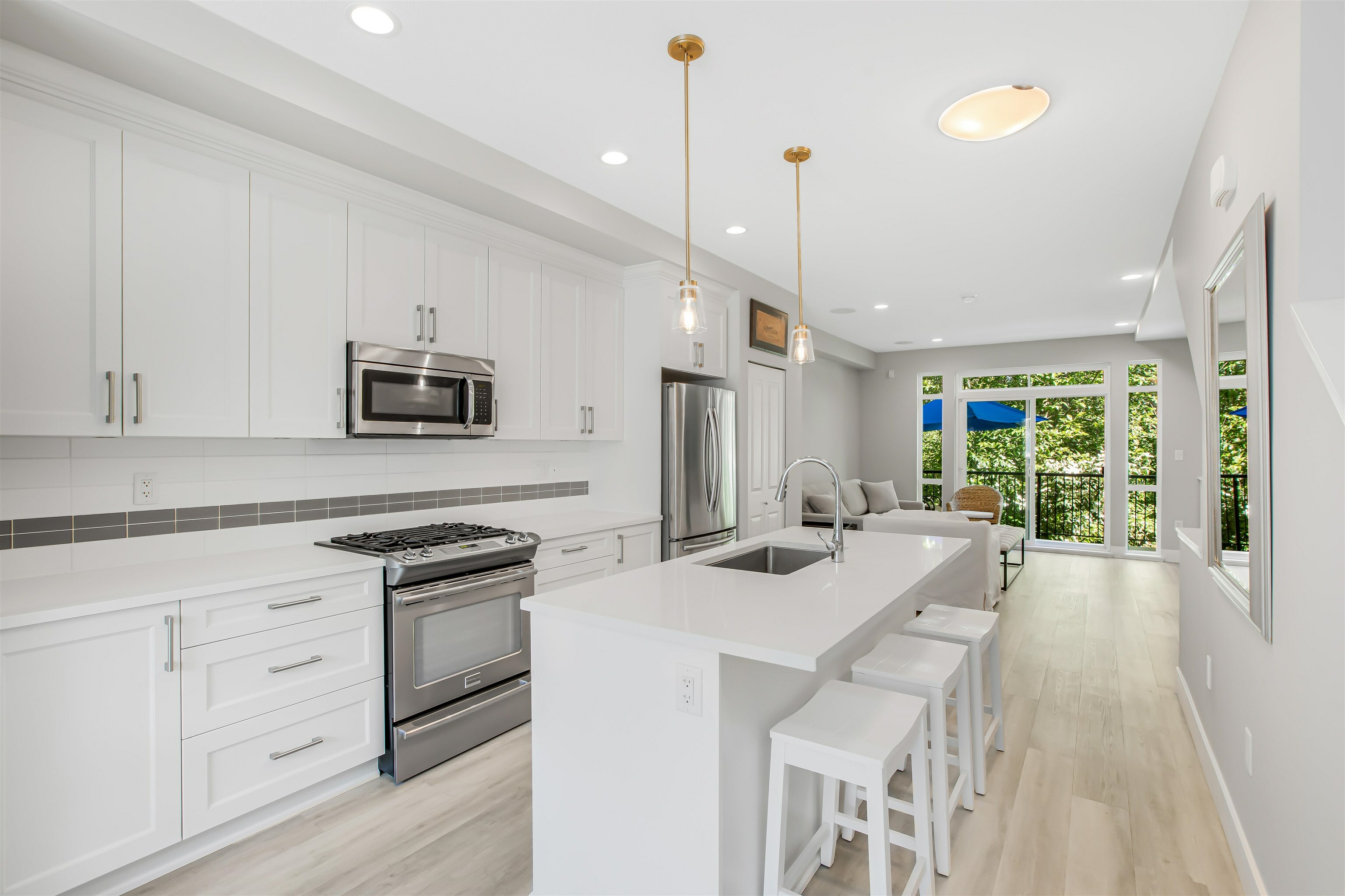 Property Photo: 3039 156 Street 61 BC V3Z 6T5