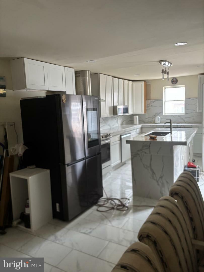 Property Photo: 6414 Chelwynde Avenue PA 19142