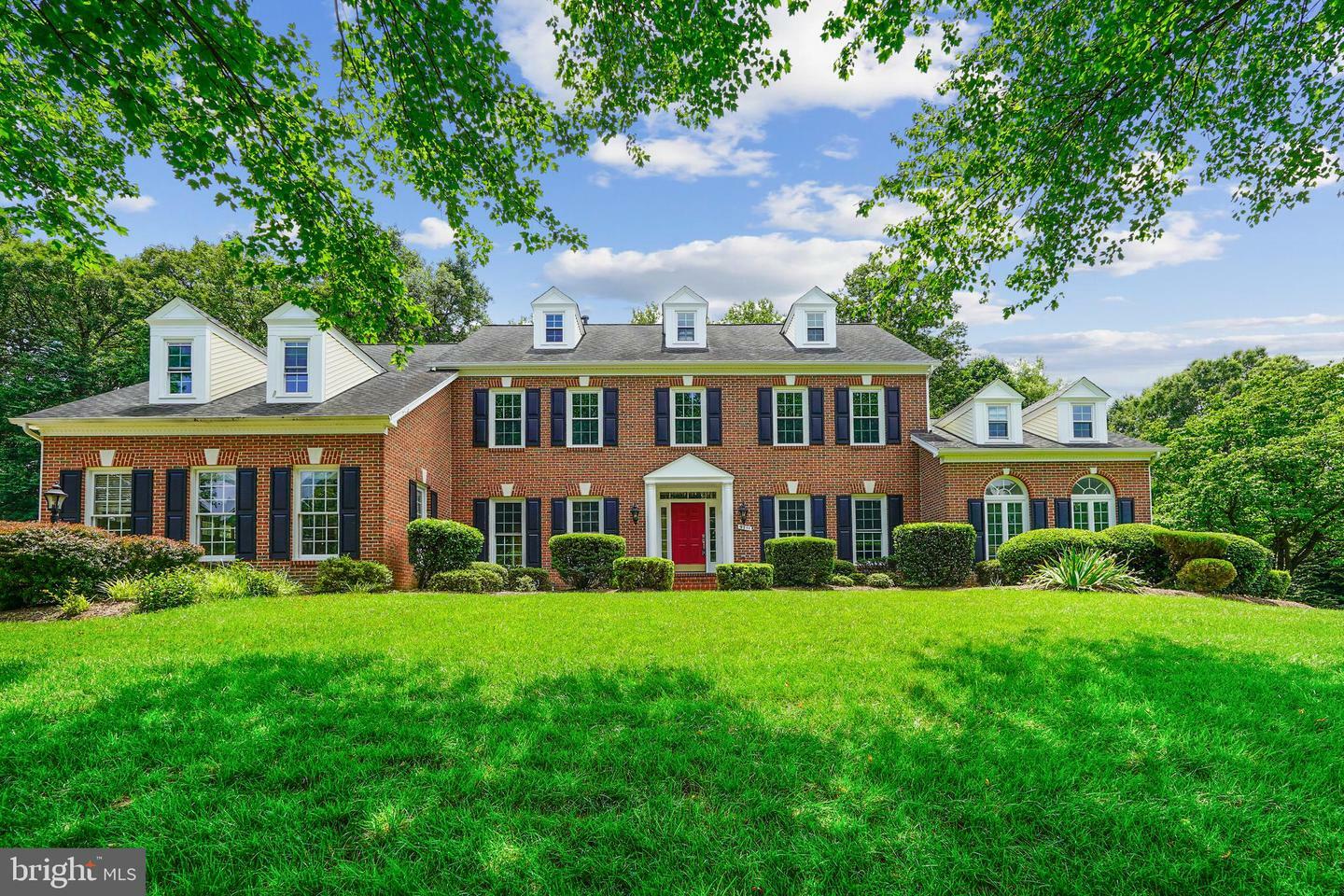 Property Photo: 9711 Brookstone Lane VA 22182