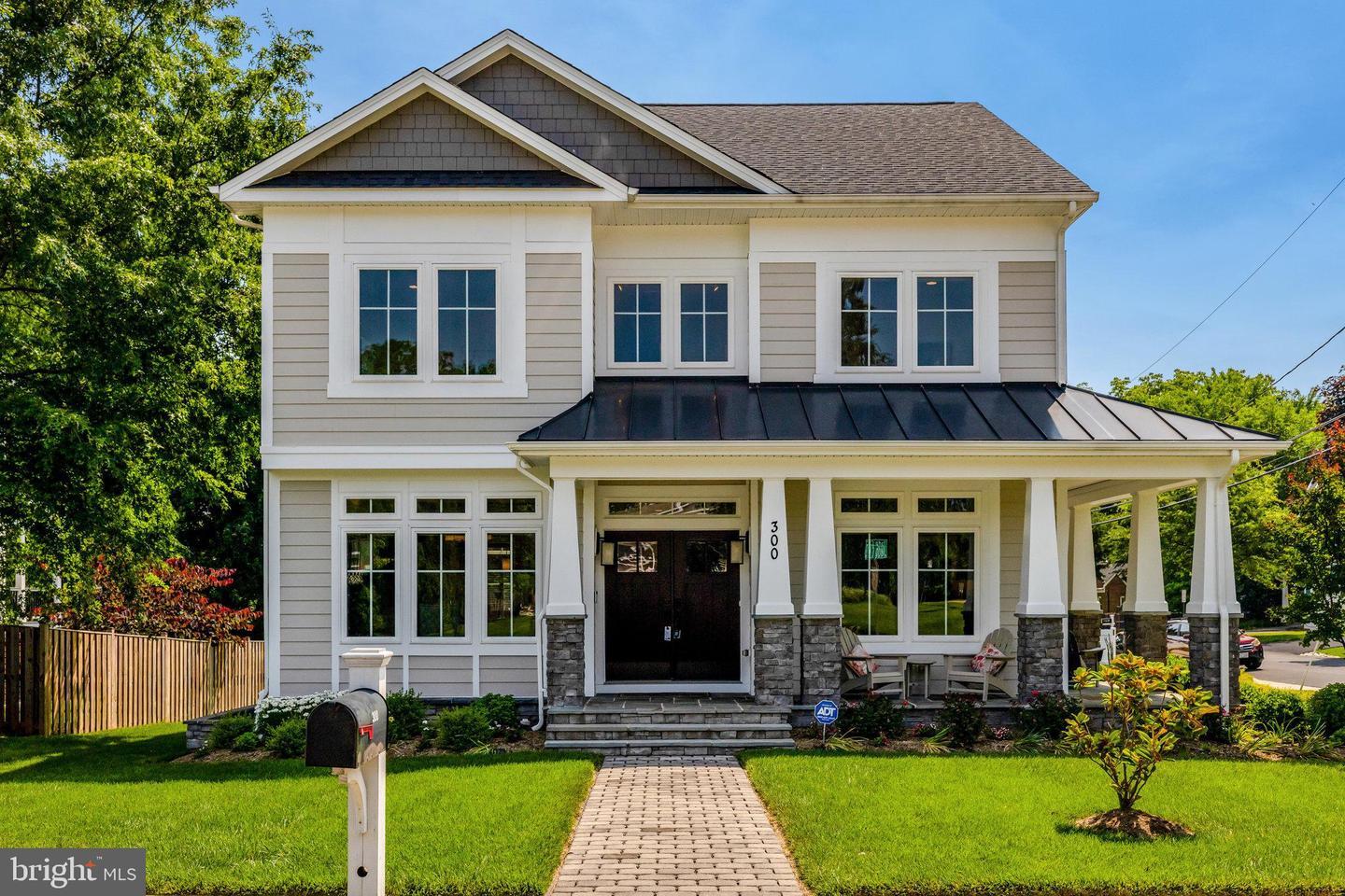 Property Photo: 300 Jade Court NW VA 22180