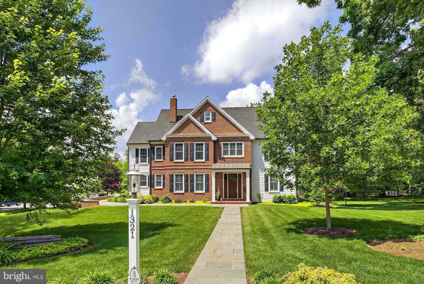 Property Photo:  1321 Homestead Lane  PA 17603 