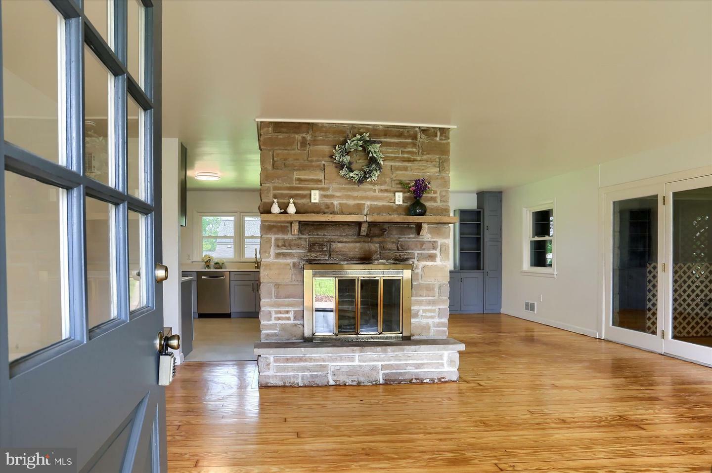 Property Photo: 637 E Cypress Street PA 17078