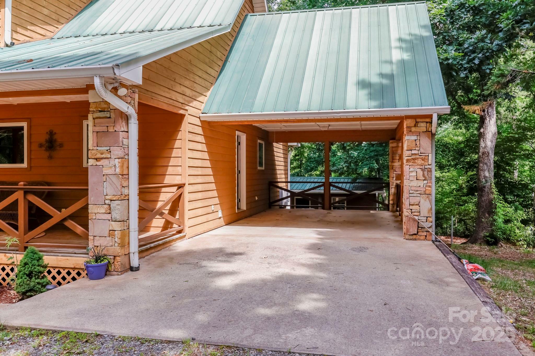 Property Photo: 187 W Wilderness Road NC 28746