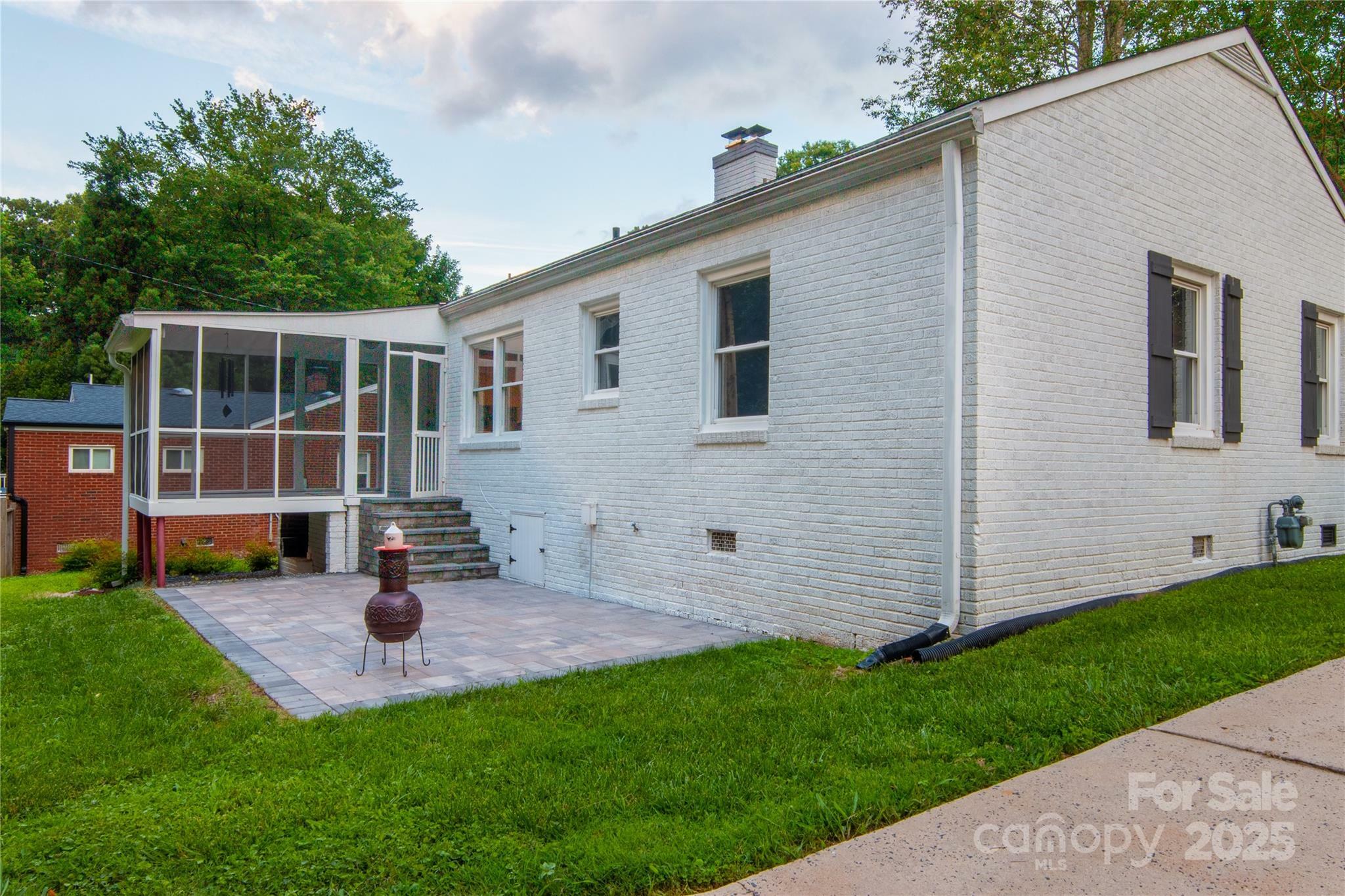 Property Photo: 2115 Arnold Drive NC 28205