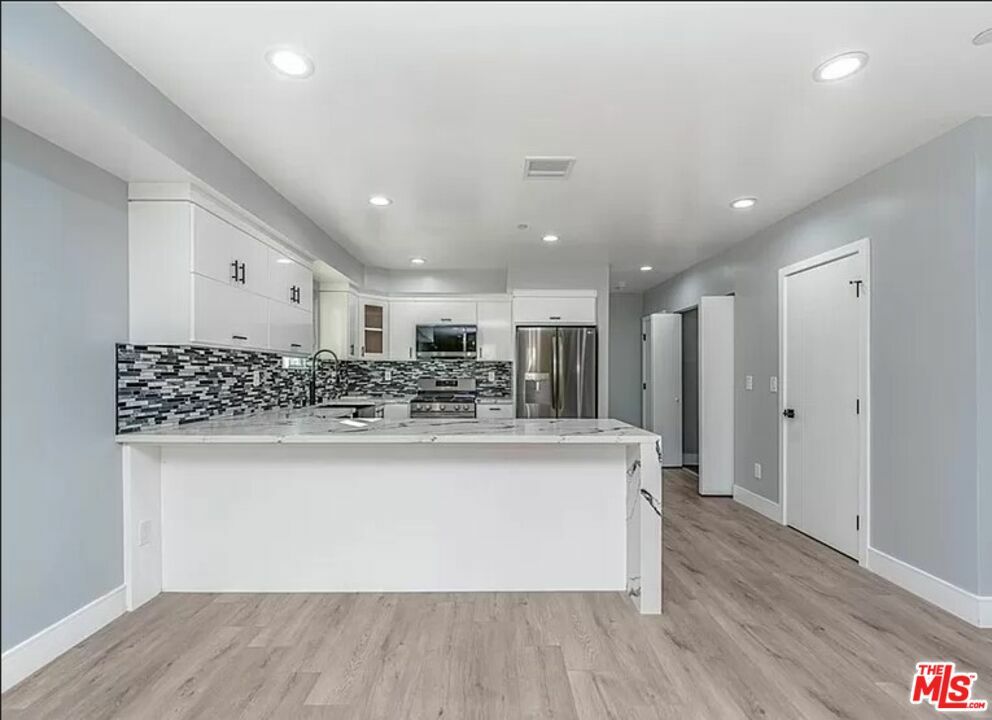 Property Photo: 1947 N Vista Del Mar Ave CA 90068