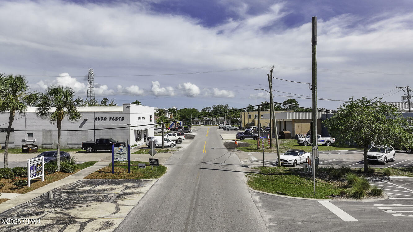 Property Photo: 317 Williams Avenue FL 32456