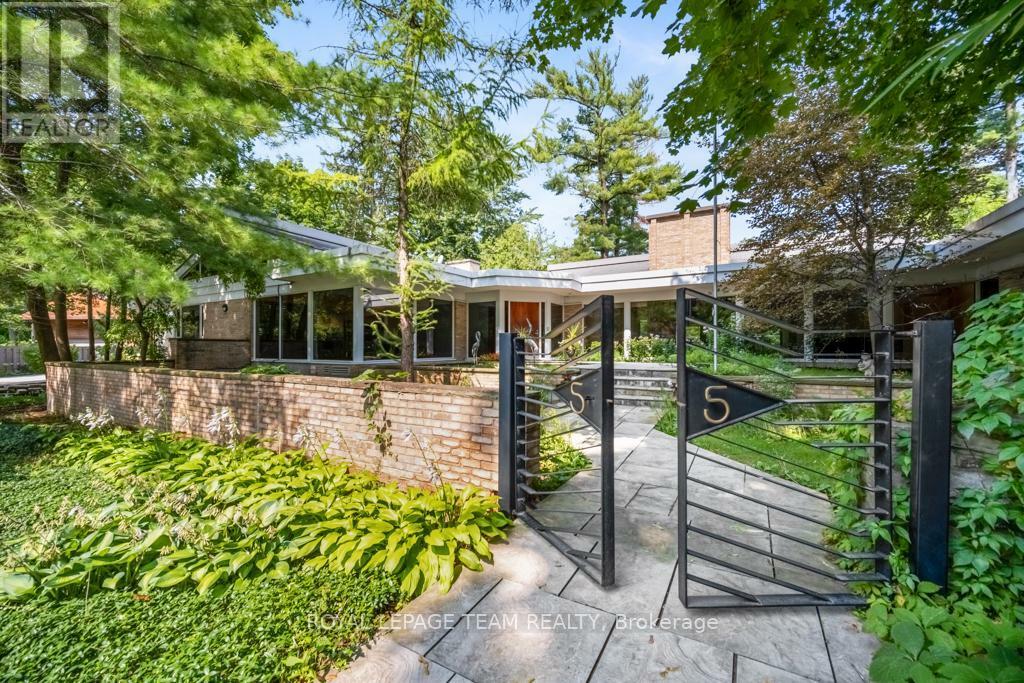 Photo de la propriété: 55 Willingdon Road ON K1M 2J6