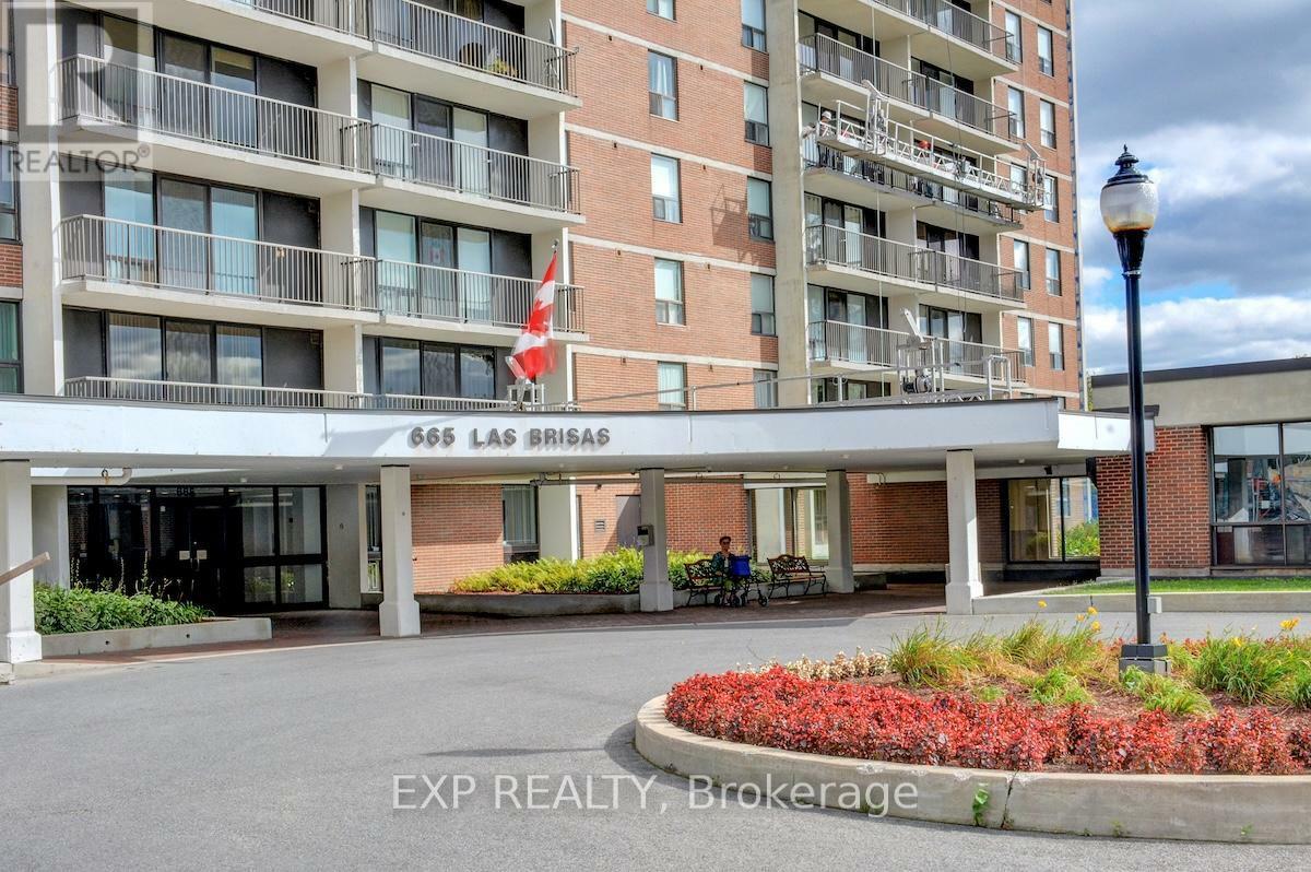 Property Photo: 665 Bathgate Drive 1705 ON K1K 3Y4