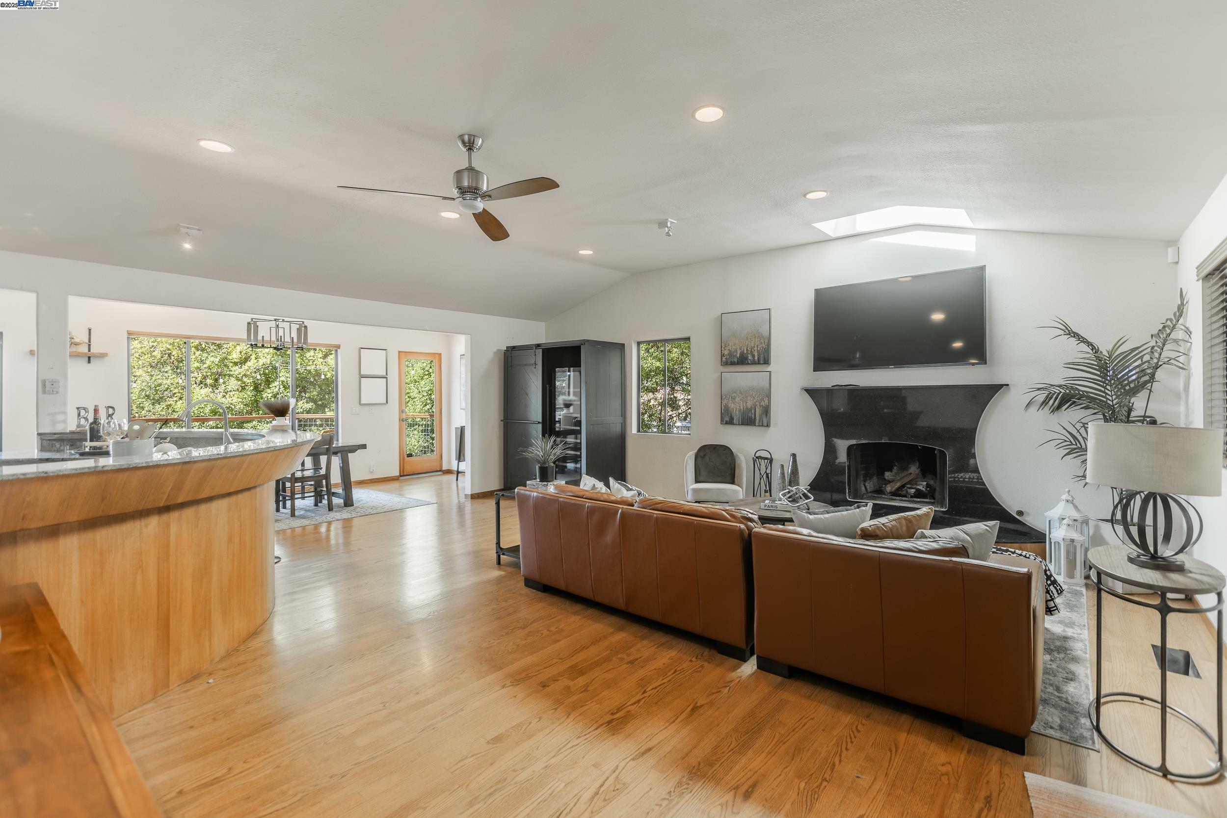 373 Taurus Ave  Oakland CA 94611 photo