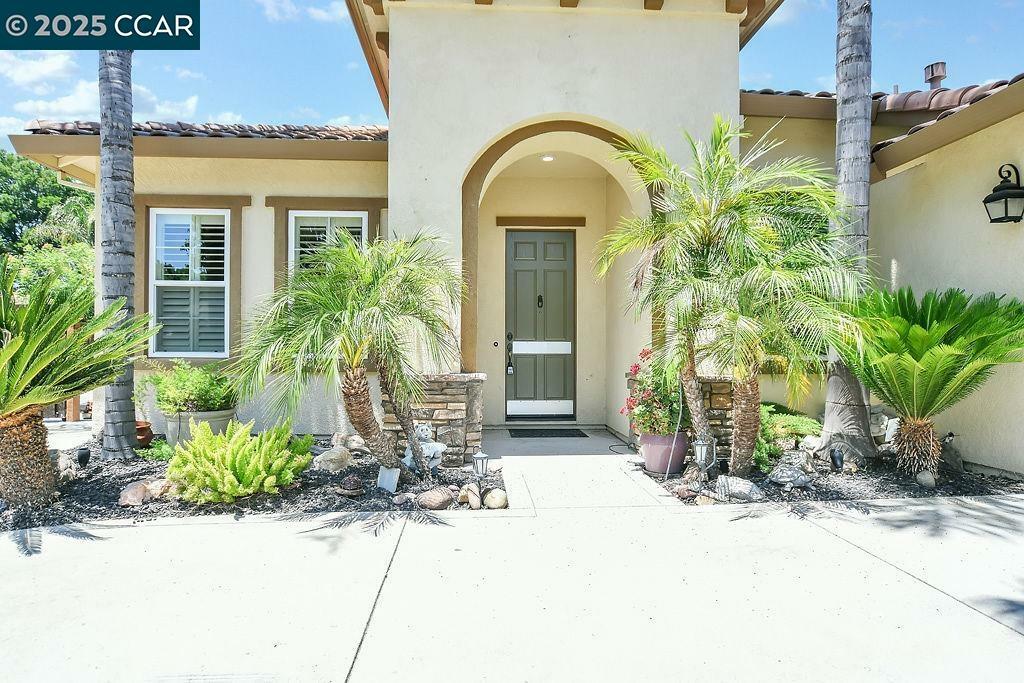 Property Photo: 513 Mendota St CA 94513