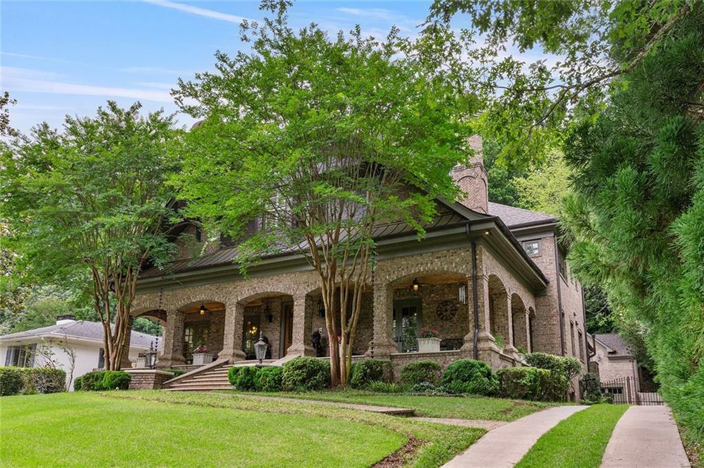 Property Photo: 1640 Nottingham Way NE GA 30309