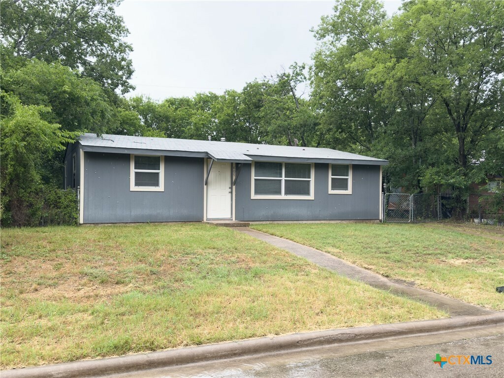 Property Photo: 807 Evergreen Drive TX 76541