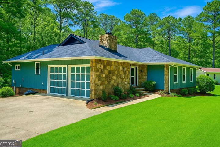 Property Photo: 1516 Chase Court GA 30296