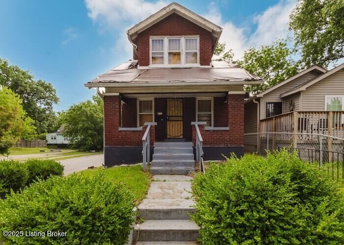 Property Photo:  1301 S 26th St  KY 40210 