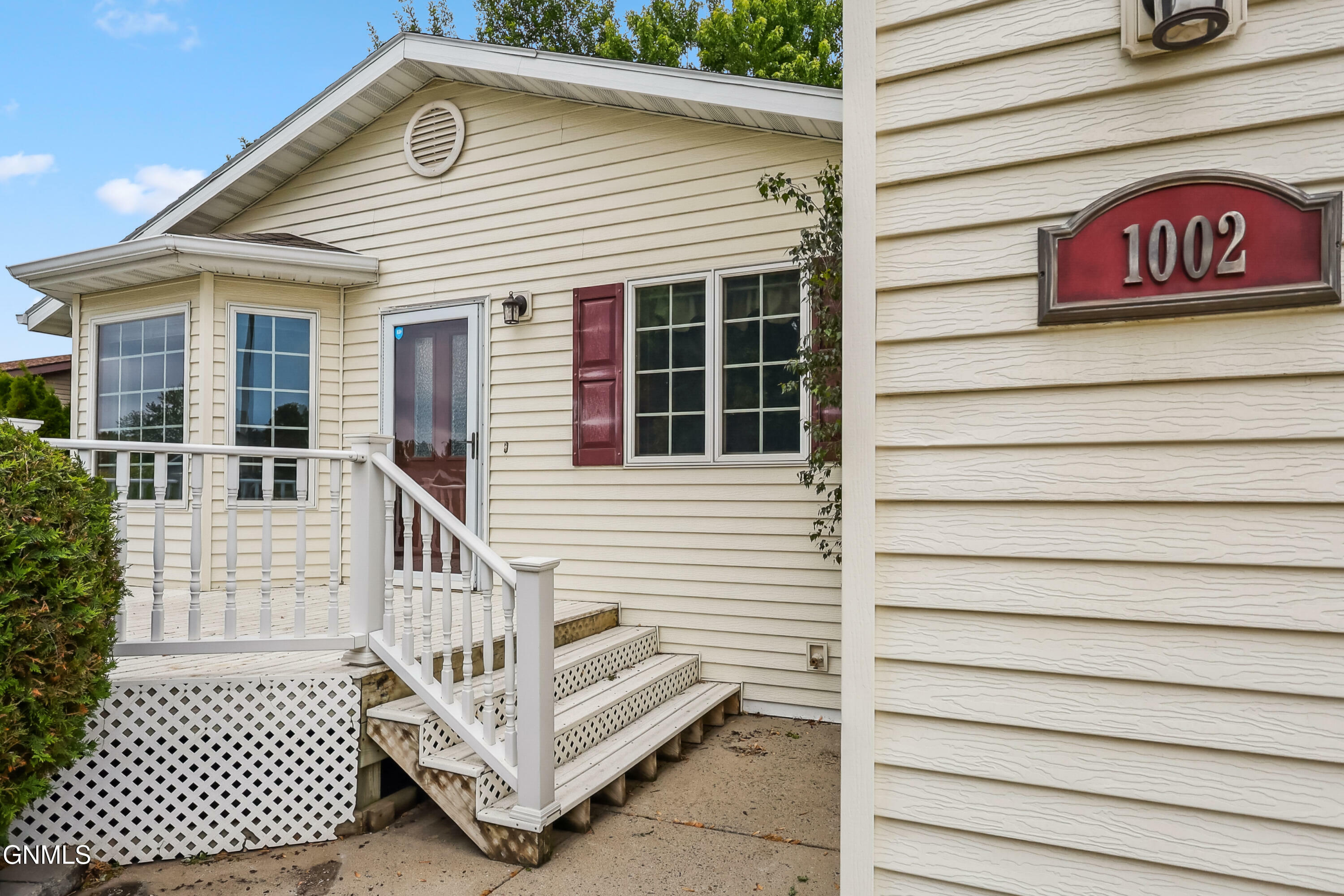 Property Photo: 1002 Turnpike Avenue E ND 58501