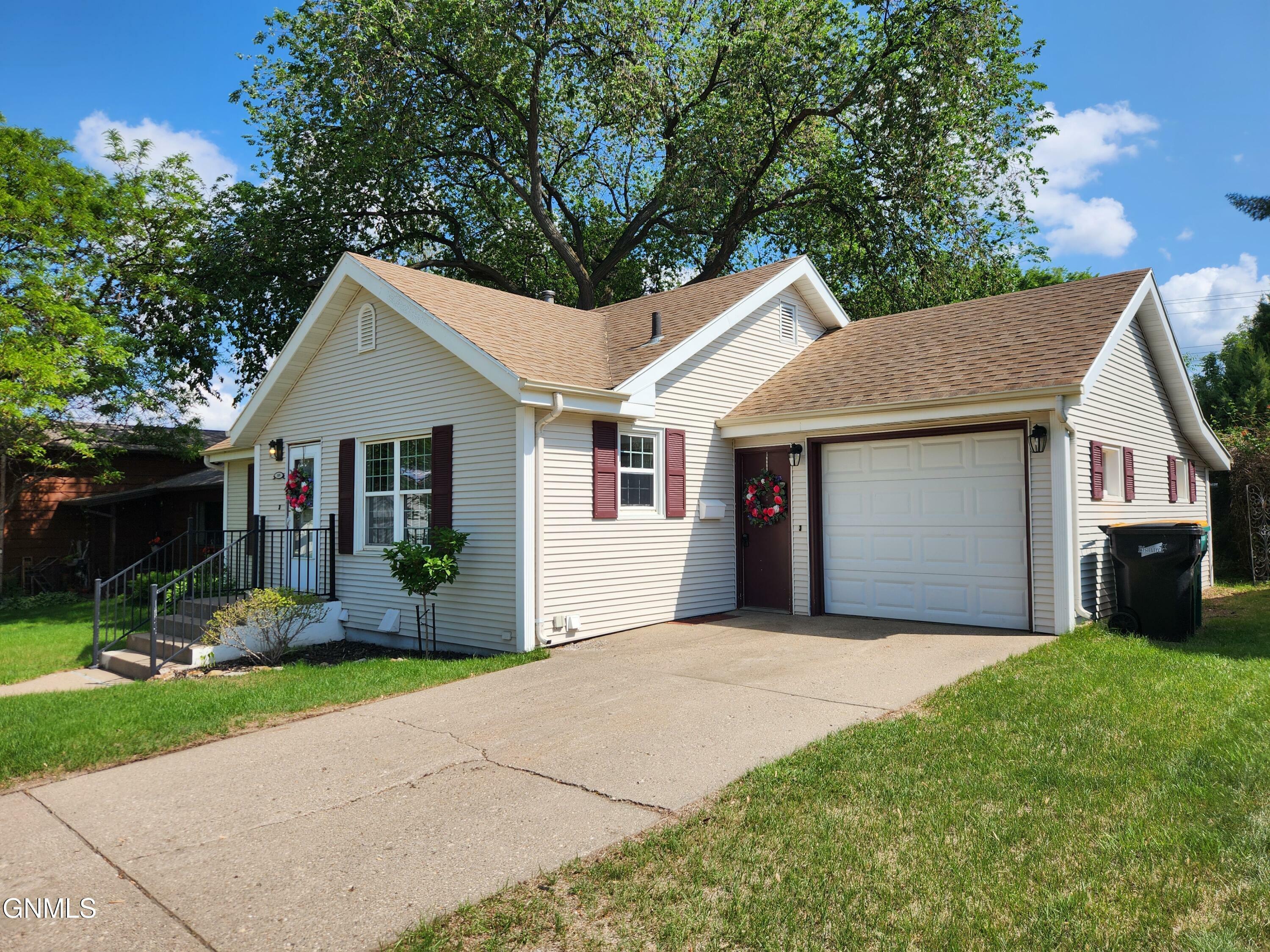 Property Photo: 109 Sioux Avenue ND 58501