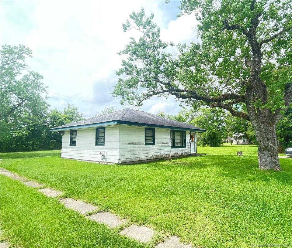 Property Photo: 2228 E Prien Lake Road LA 70601
