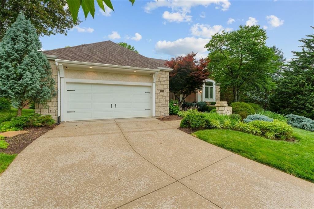 Property Photo: 10181 S Shadow Circle KS 66061