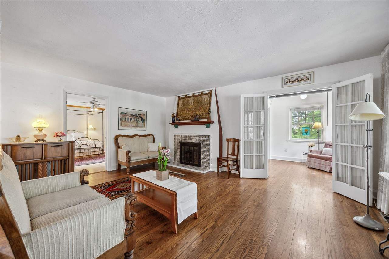 Property Photo: 2 Bella Vista Pl IA 52245
