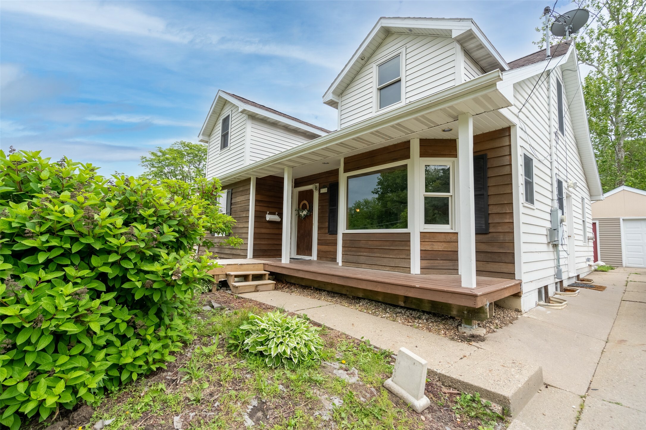 Property Photo: 3118 Jefferson Avenue IA 50310
