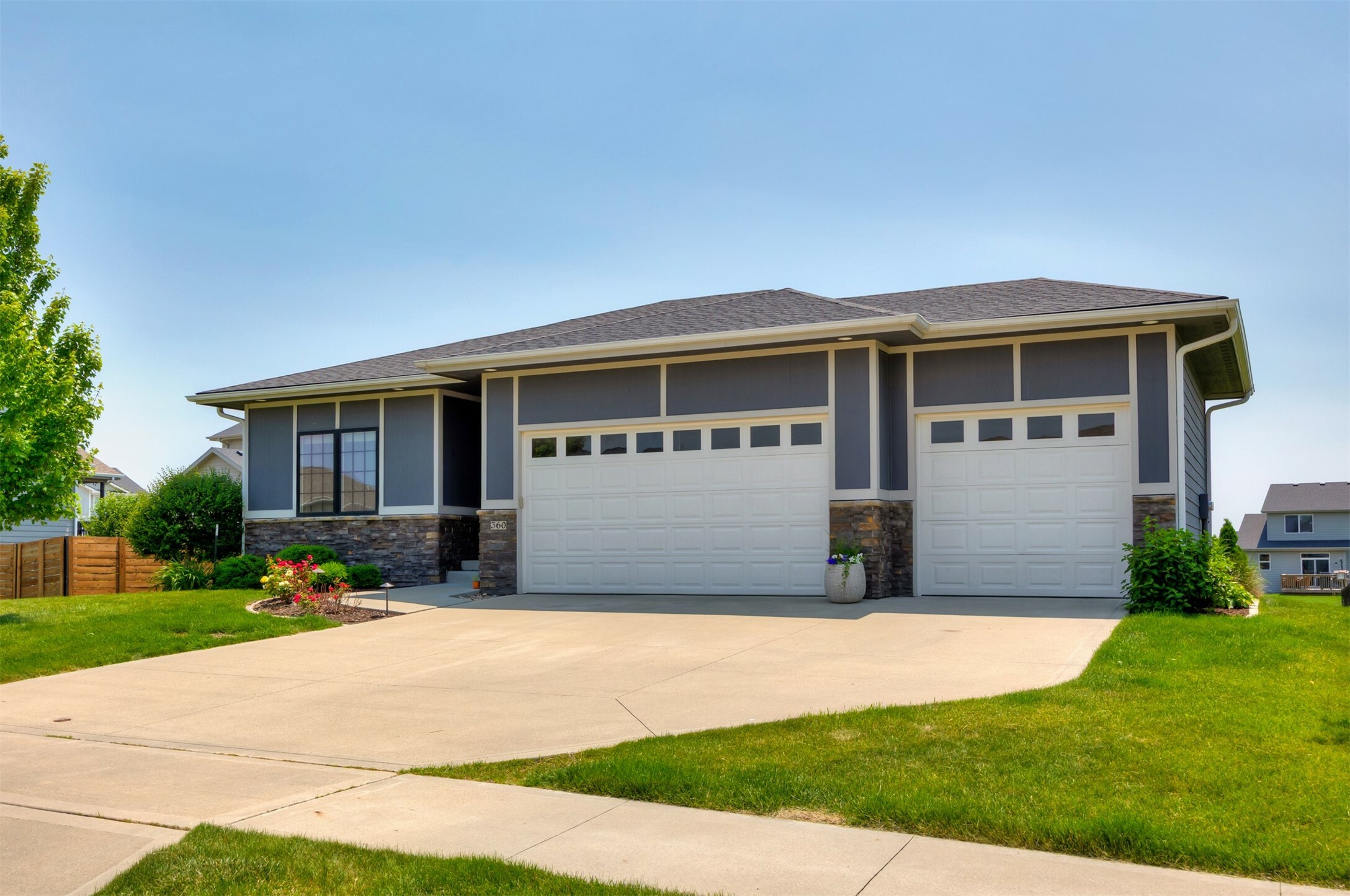 Property Photo: 360 SE Tallgrass Lane IA 50263