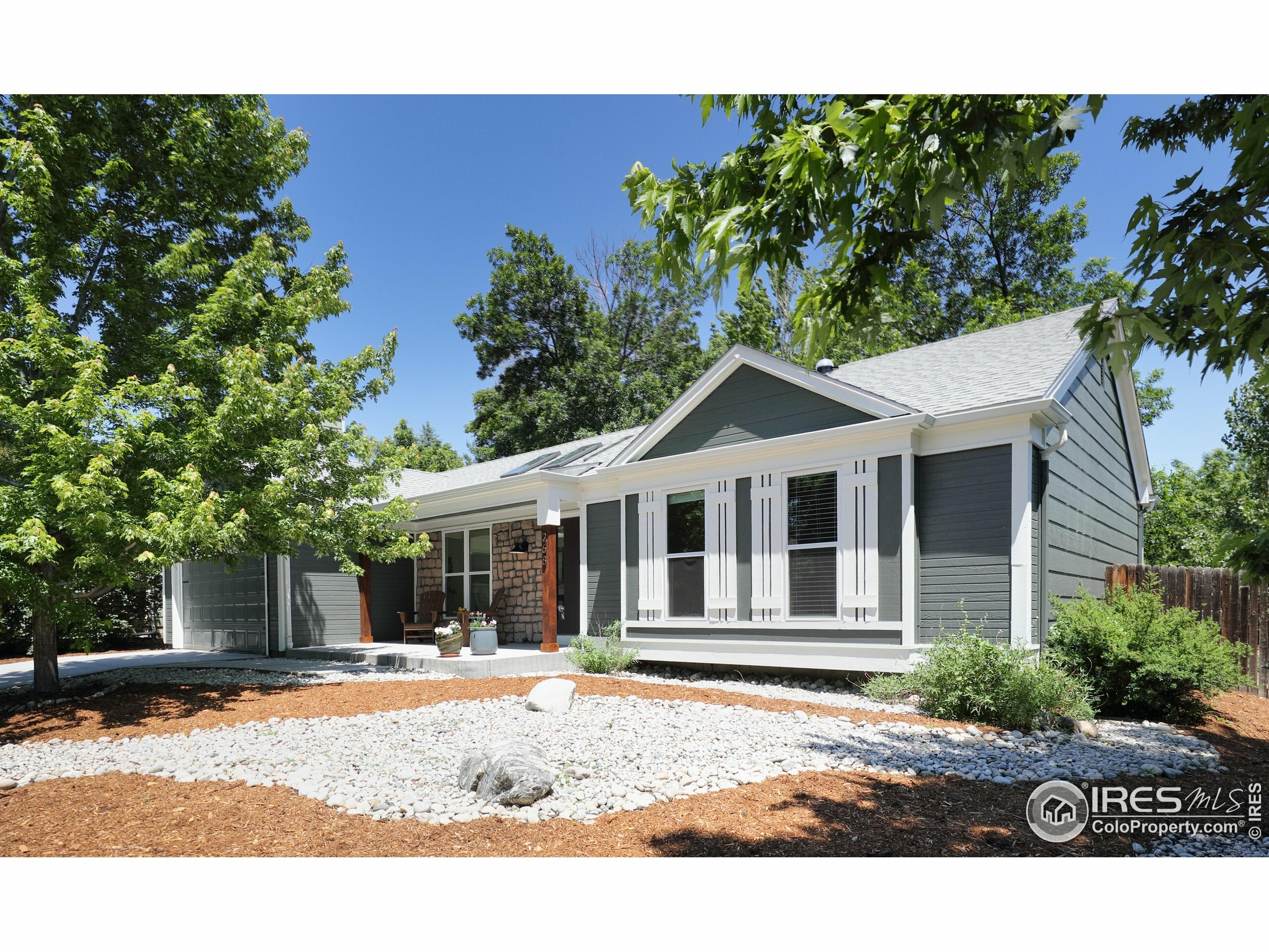 Property Photo:  268 S Buchanan Cir  CO 80027 