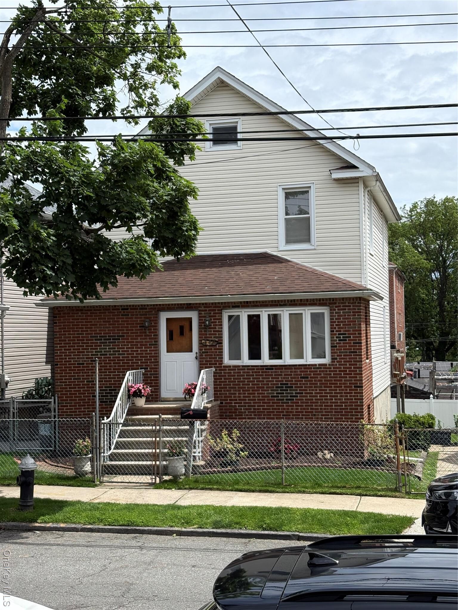 Property Photo: 840 Hollywood Avenue NY 10465