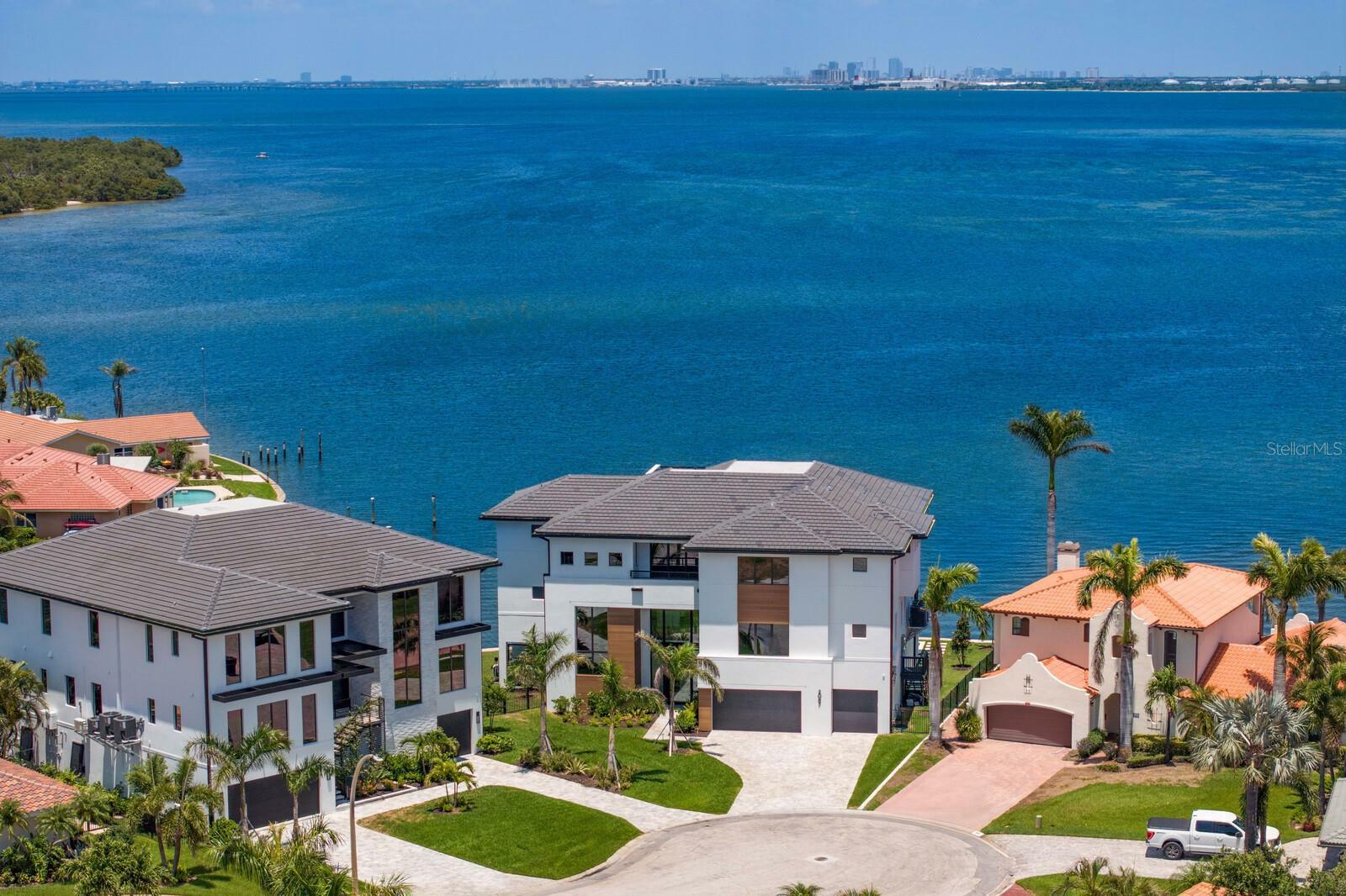 2087 Michigan Avenue NE  St Petersburg FL 33703 photo