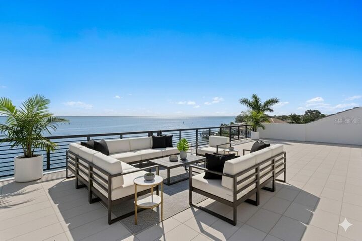 2087 Michigan Avenue NE  St Petersburg FL 33703 photo