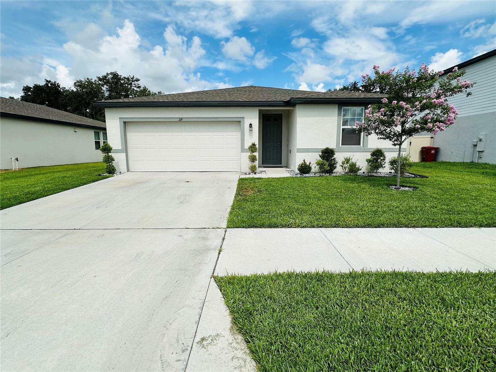 Property Photo: 219 Lovely Court FL 33566