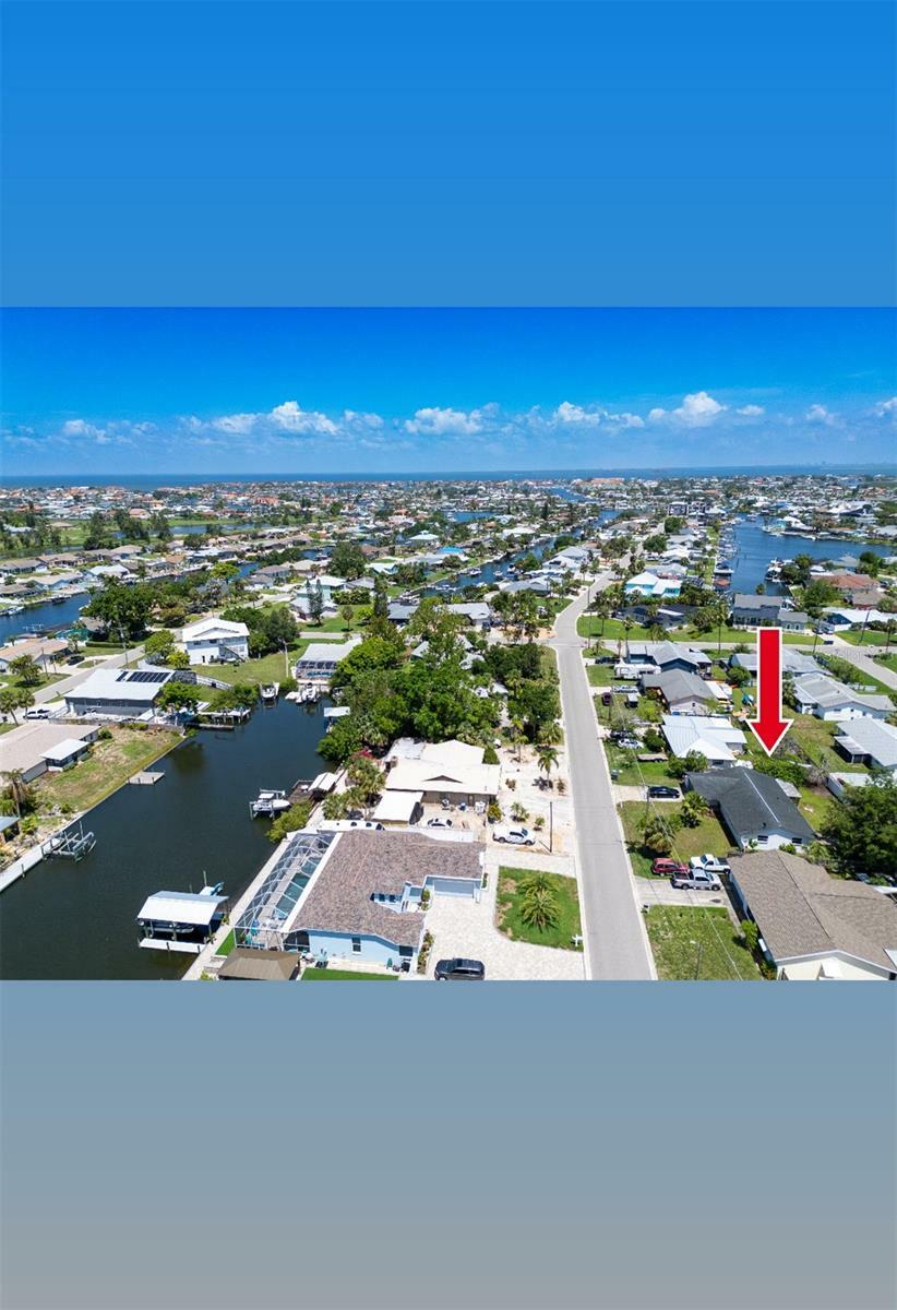 Property Photo: 621 Gran Kaymen Way FL 33572