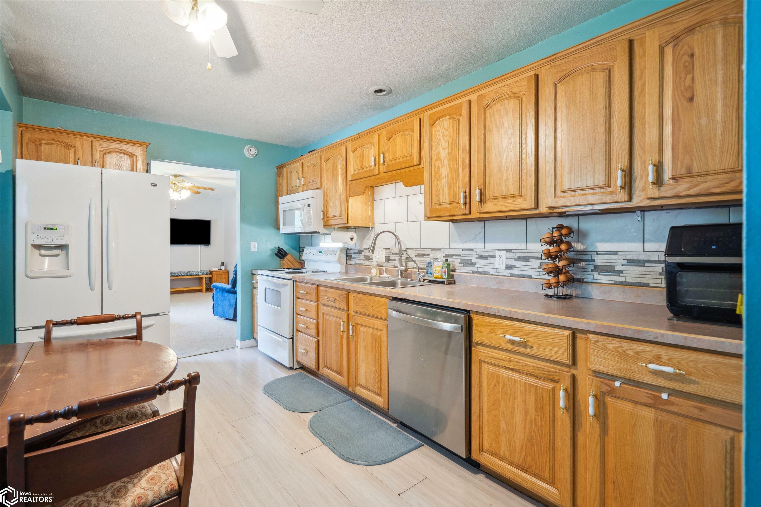Property Photo:  1205 Larkfield Court  IA 50158 