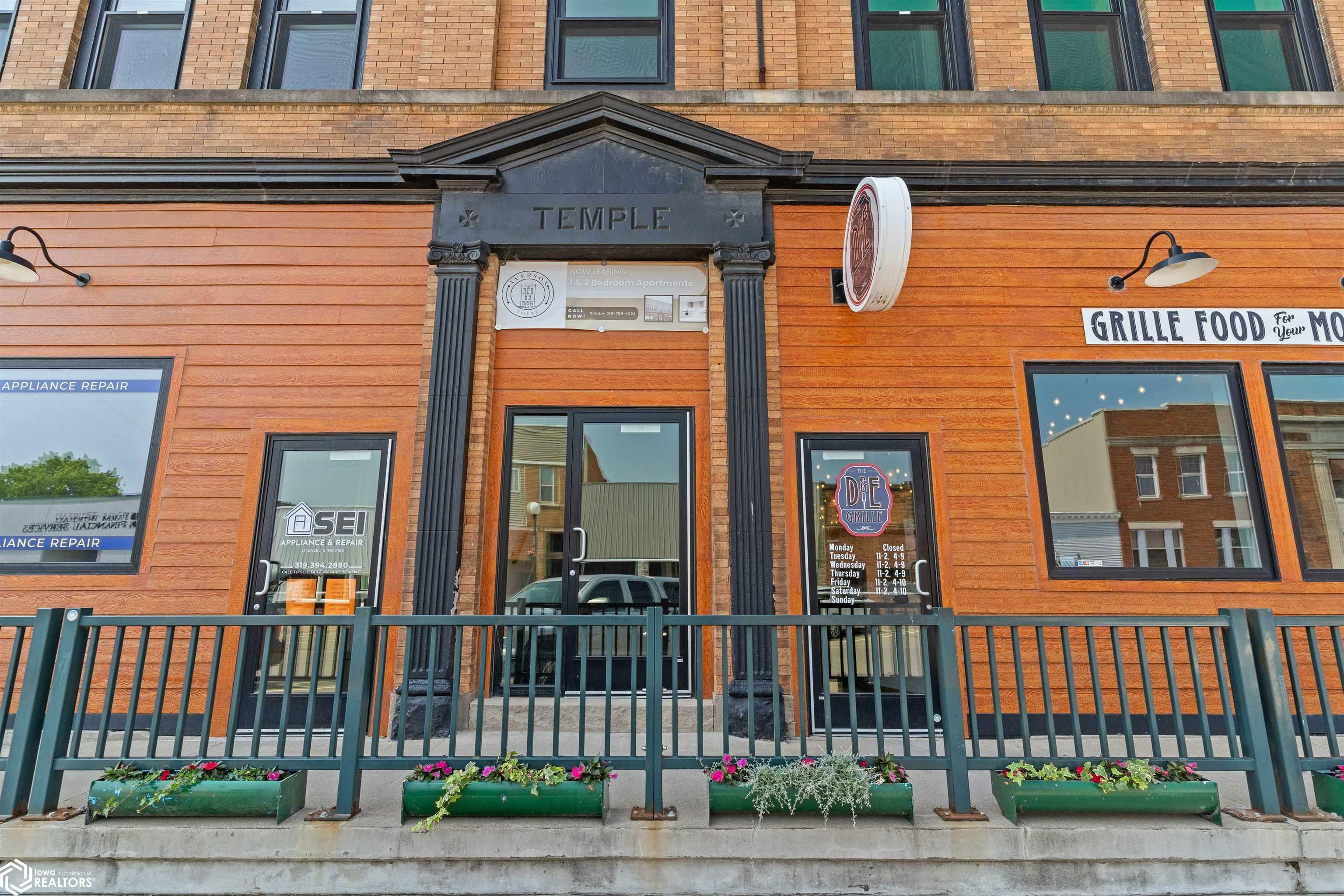 Property Photo: 626 Main Street 1 IA 52637