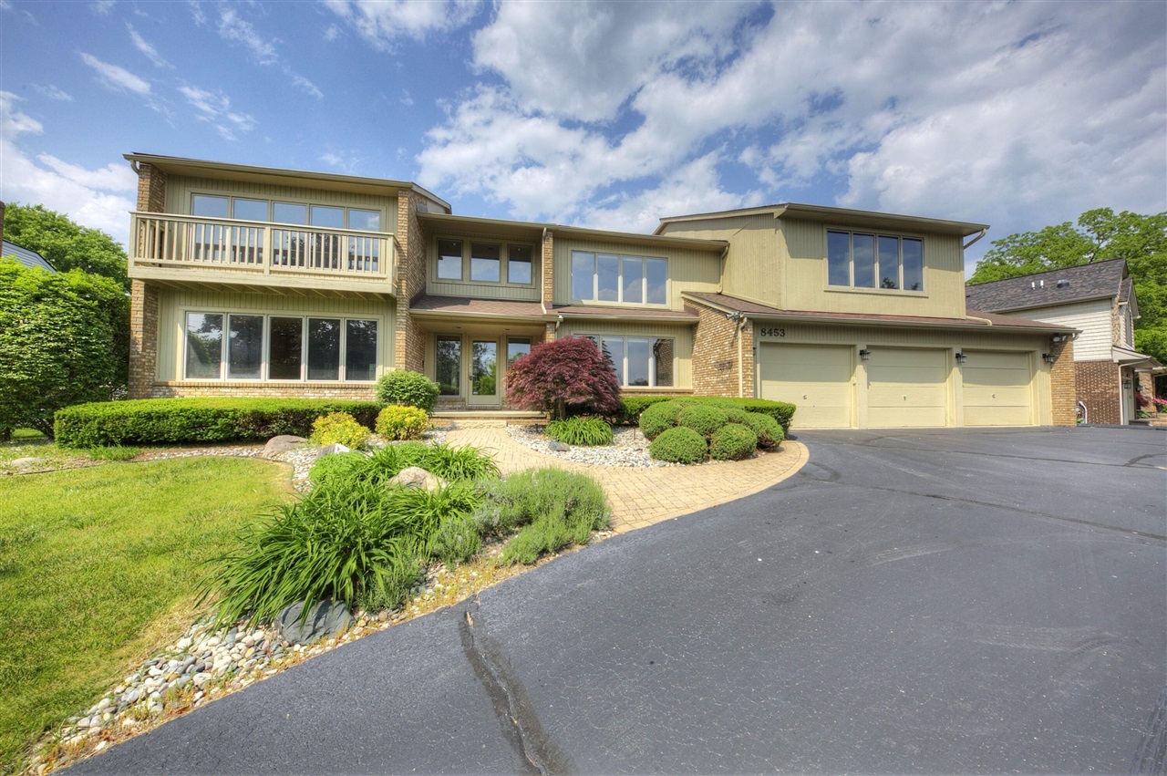 8453 Harbortowne Drive  Clarkston MI 48348-2430 photo
