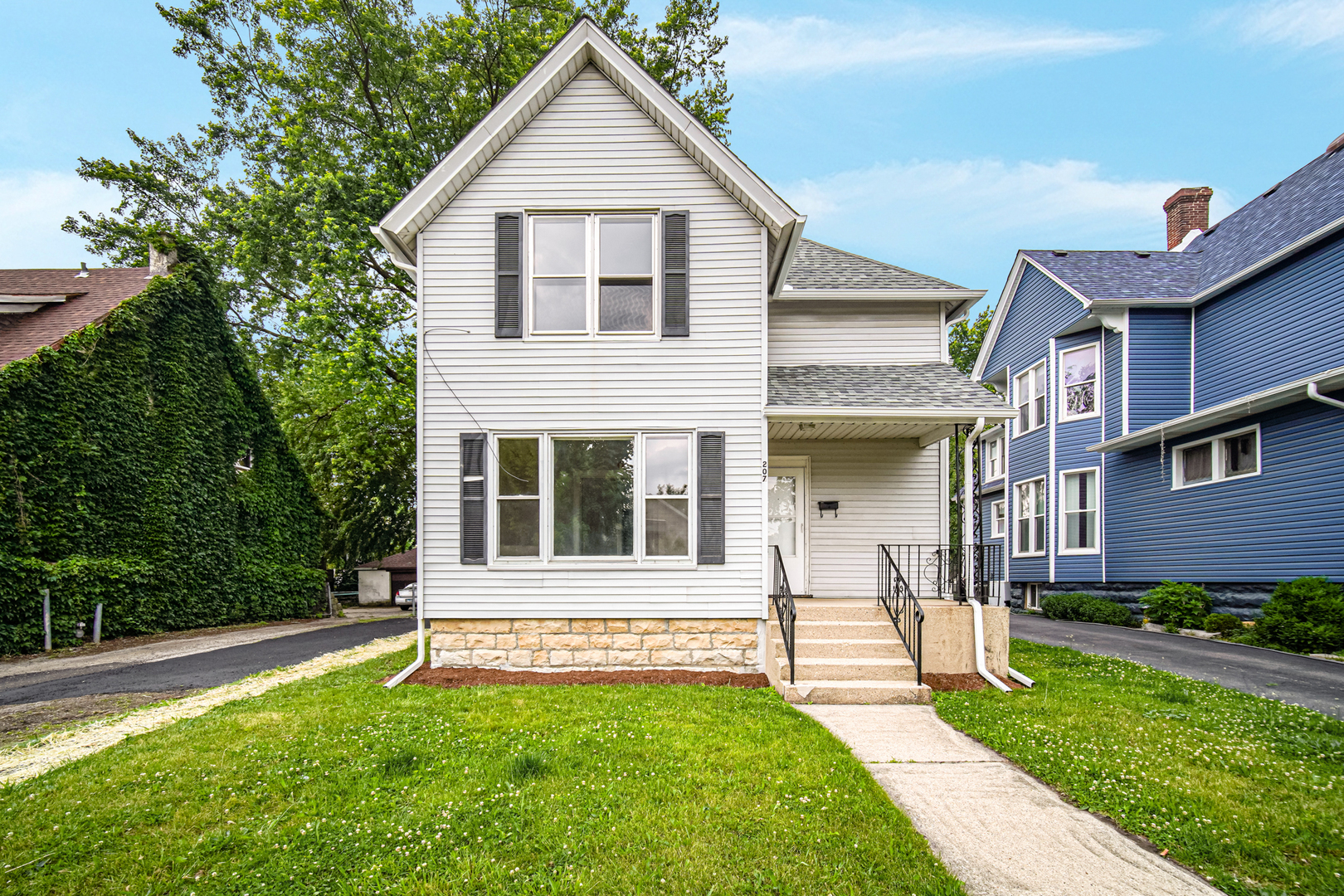 Property Photo: 207 Iowa Avenue IL 60433