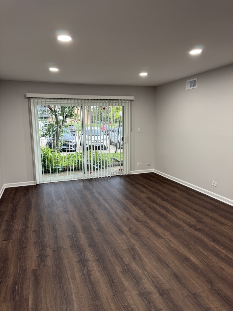 Property Photo: 9B Kingery Quarter 108 IL 60527