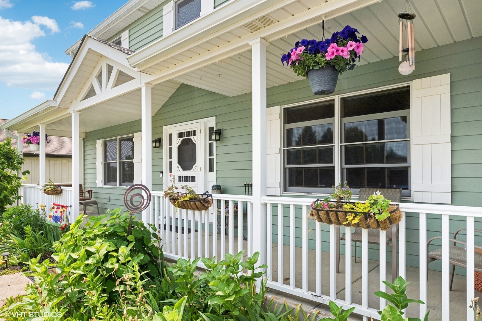 Property Photo: 612 Pine View Pass IL 60046
