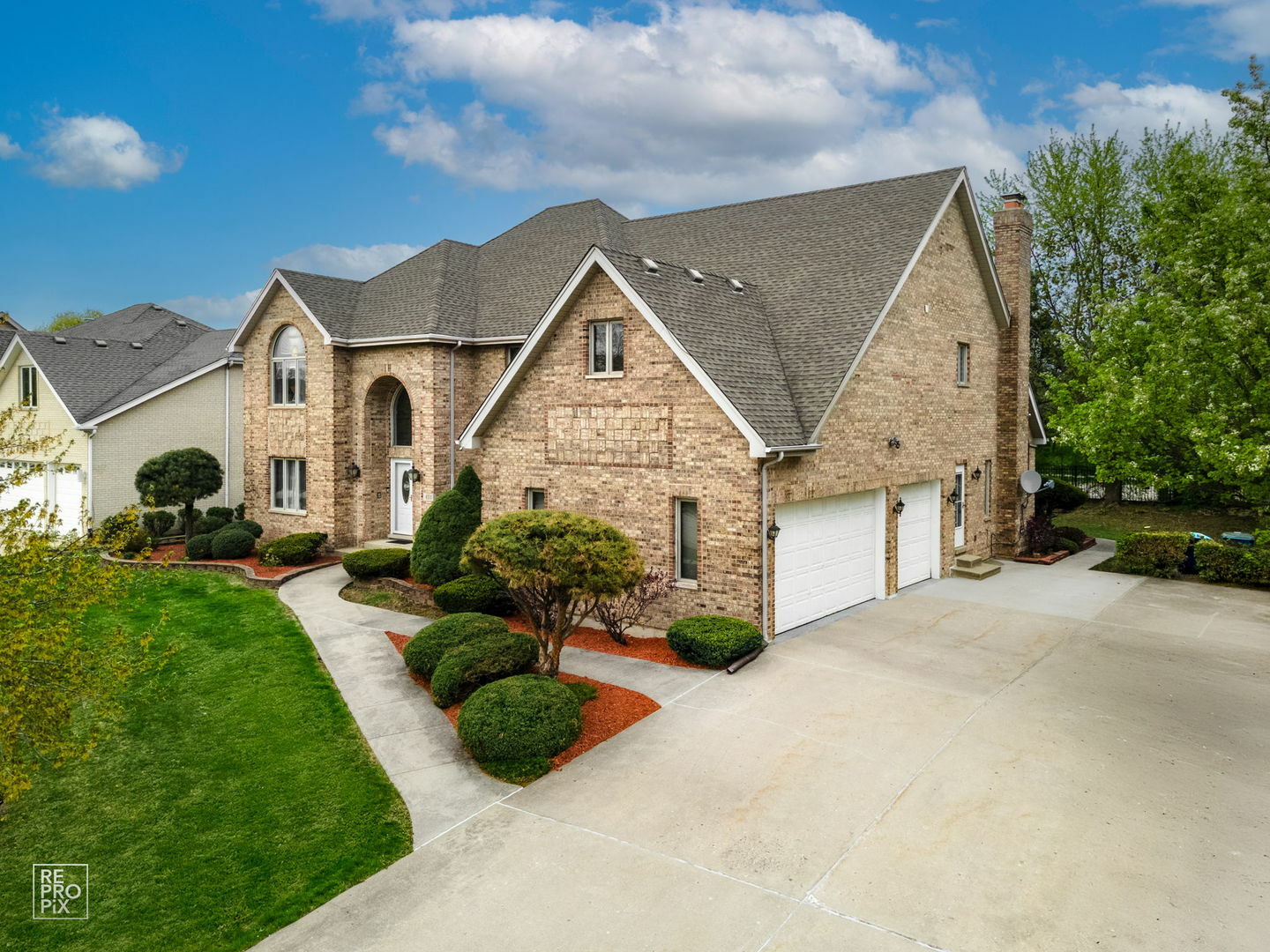 Property Photo: 401 Jason Lane IL 60173